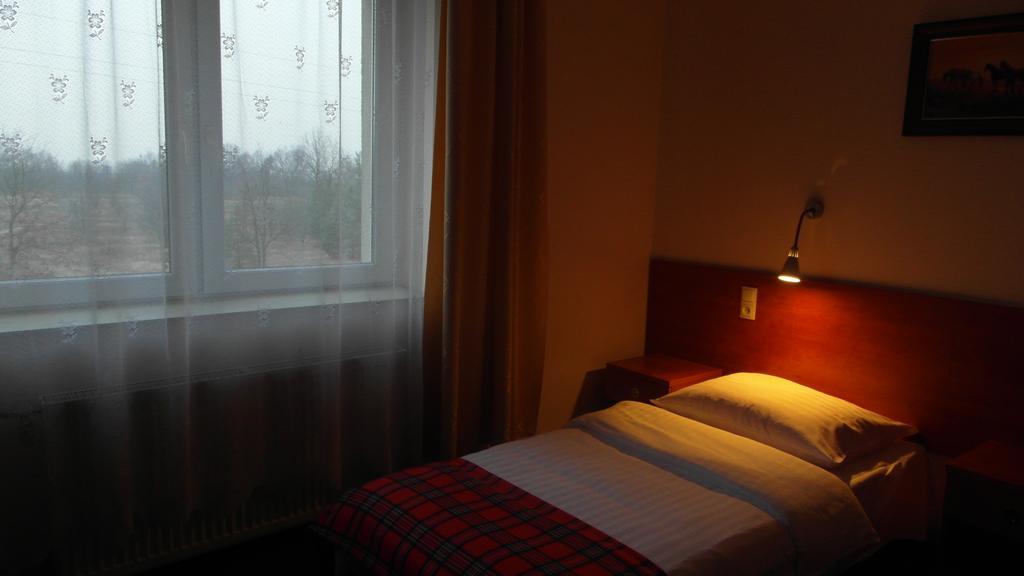 Hotel Julianow Warschau Buitenkant foto
