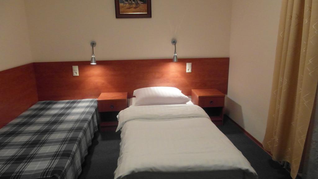 Hotel Julianow Warschau Kamer foto