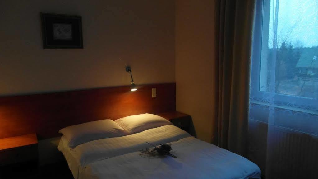 Hotel Julianow Warschau Buitenkant foto