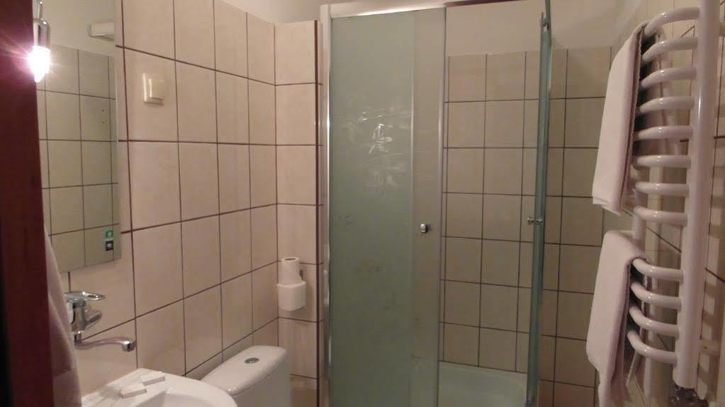 Hotel Julianow Warschau Buitenkant foto