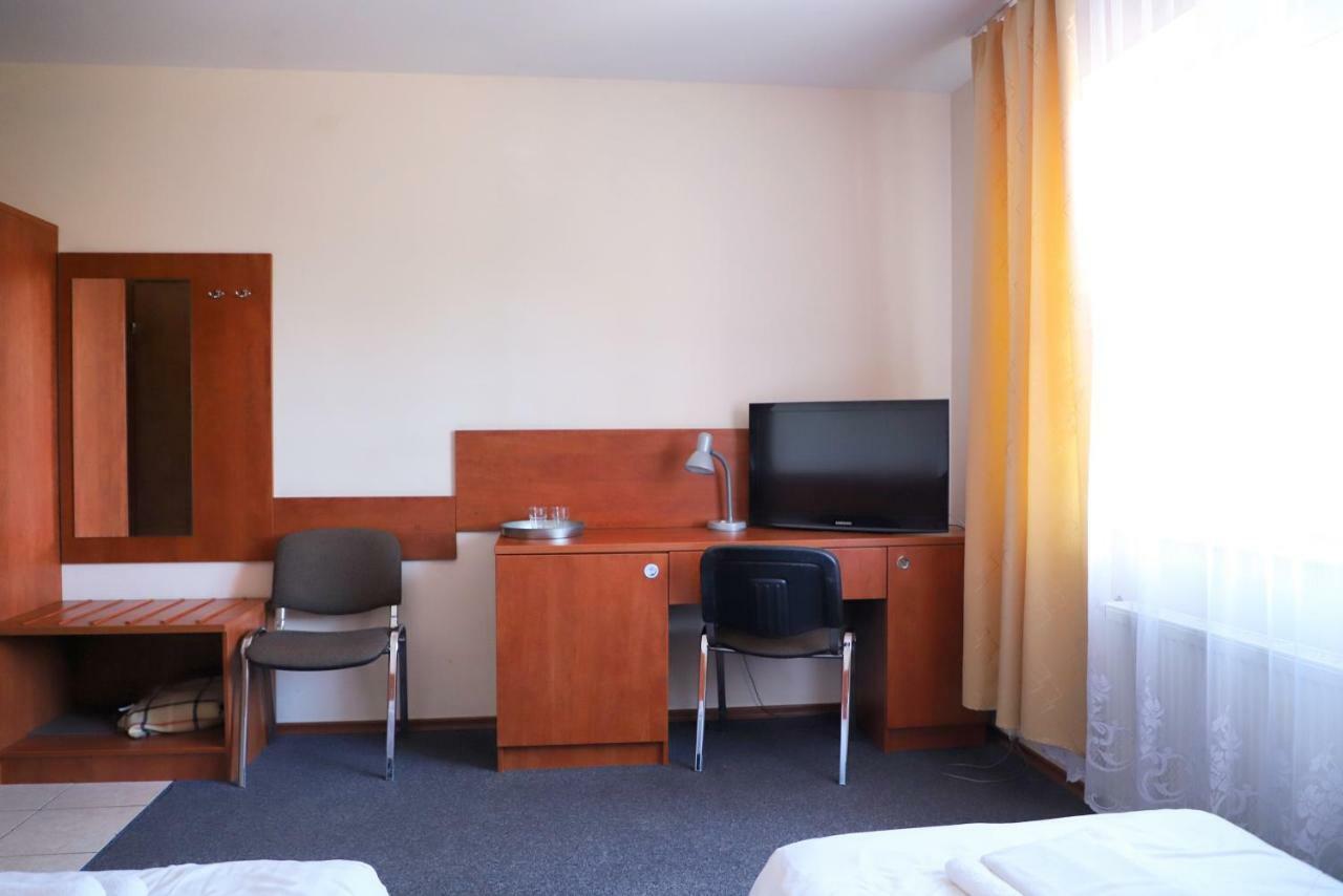 Hotel Julianow Warschau Buitenkant foto