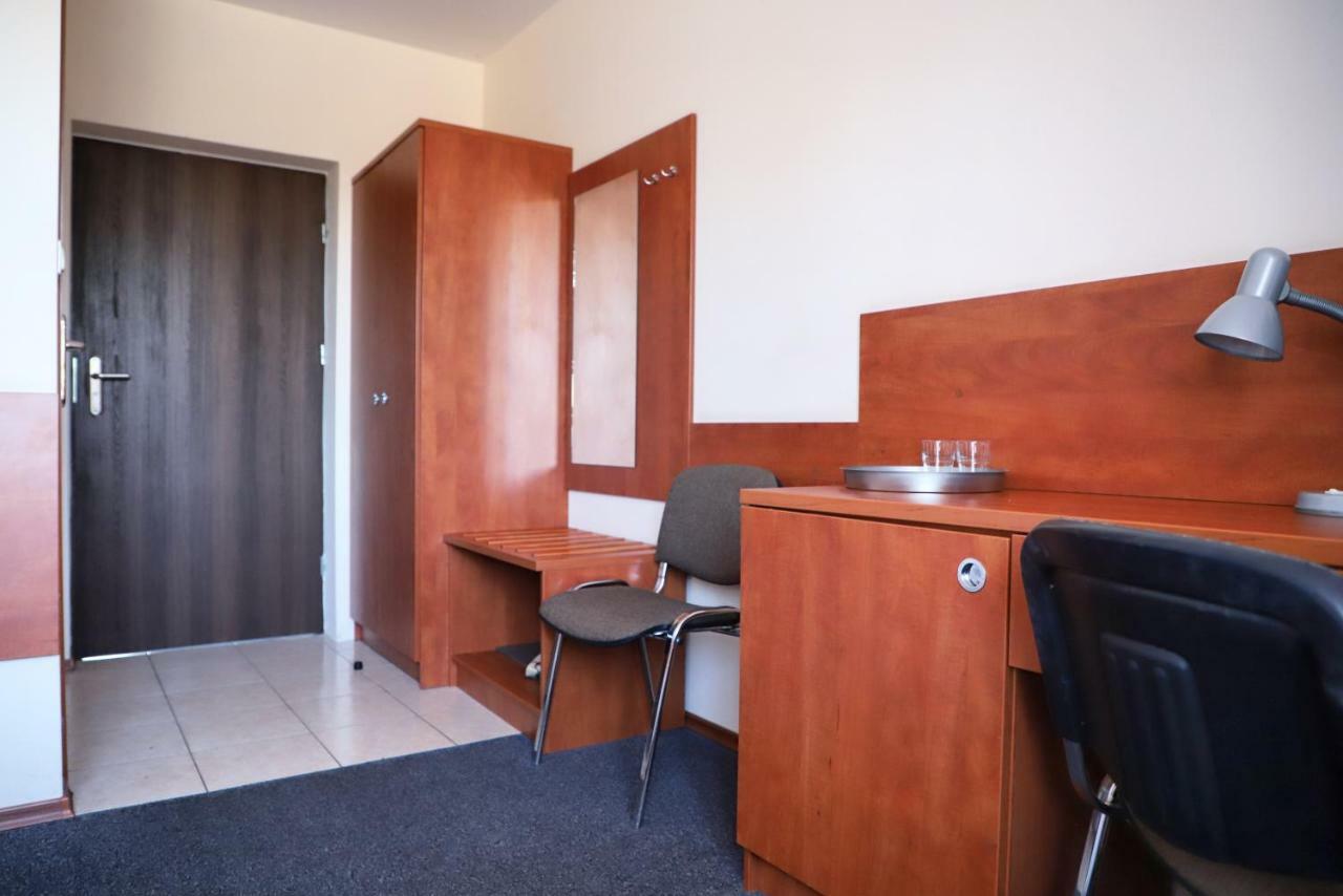Hotel Julianow Warschau Buitenkant foto